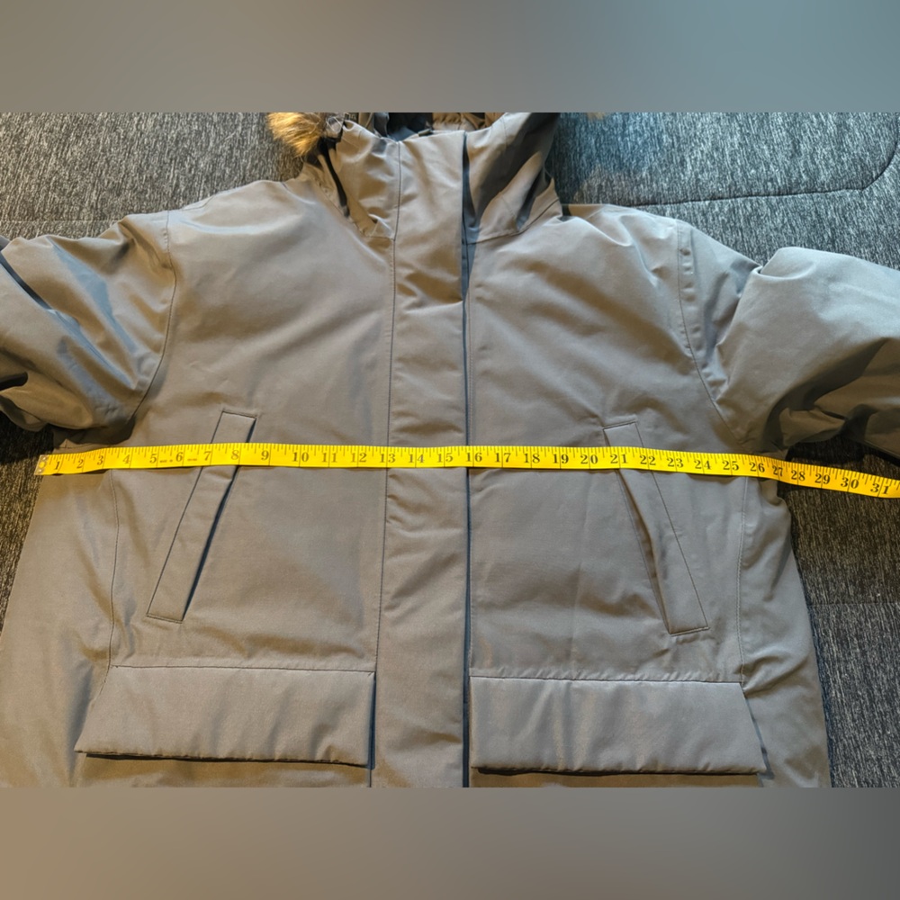 Quince Responsible Down Hooded Long Parka (Women / XL / Carbon Grey) - Picture 12 of 12